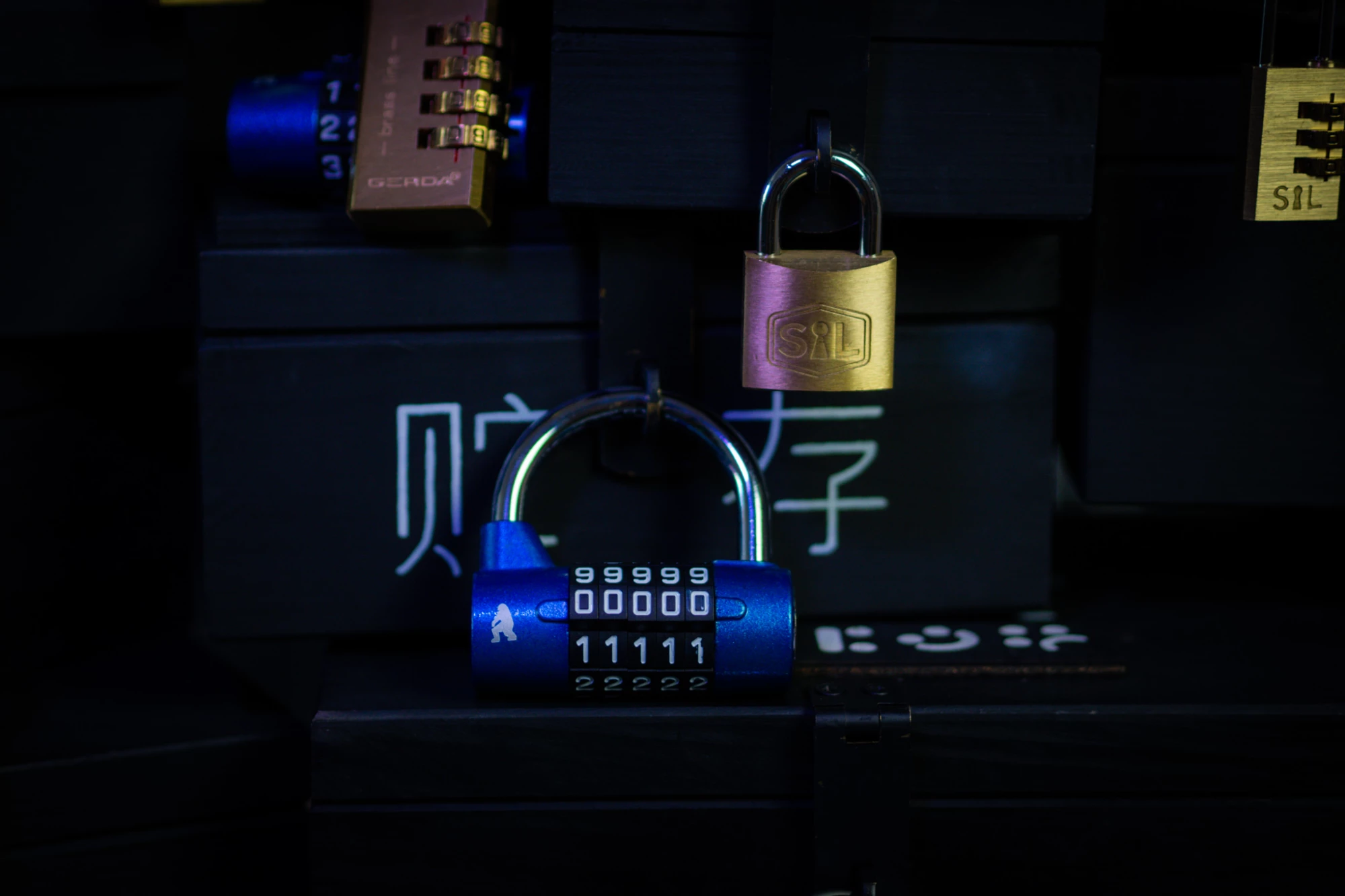 room_photo/escape-box-7-01HEWKZFAX1RMVK41WCT6F2RH3.webp